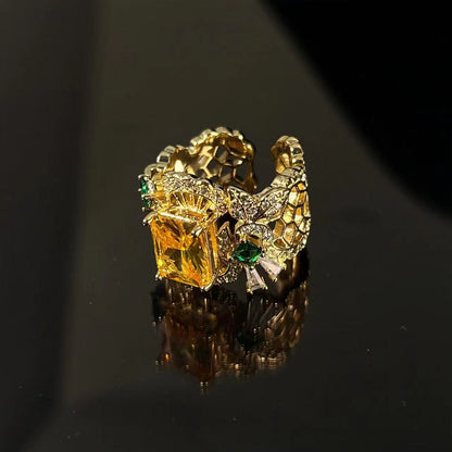 High-end retro colored gemstone ring